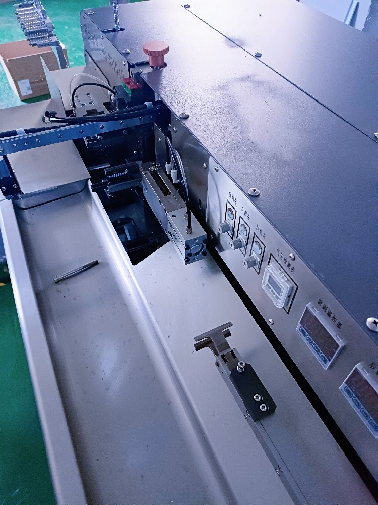 自动剥线打端机,多芯线自动打端机,全自动裁线打端机 自动剥线打端机,多芯线自动打端机,全自动裁线打端机